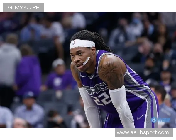 理查兹半场表现抢眼5中3斩获7分助攻1次正负值高达16分 理查兹半场表现抢眼5中3斩获7分助攻1次正负值高达16分