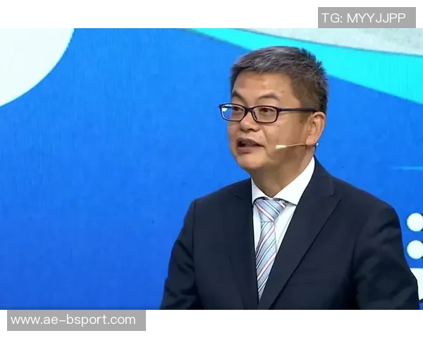 苏群分析勇士队核心球员年龄问题与战术选择强调集中力量打歼灭战的重要性 苏群分析勇士队核心球员年龄问题与战术选择强调集中力量打歼灭战的重要性