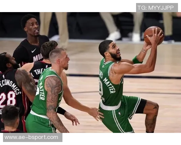 文班在下半场遭遇严防与犯规困扰仍拼出22分8板4助2帽展现实力