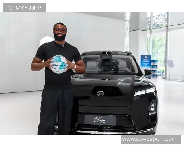 杰伦布朗谈第三节被撤下先发感到不满但尊重教练的战术选择