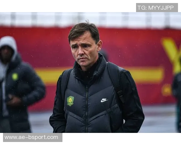 拉米罗首次公开带队训练分组对抗战术布局引关注